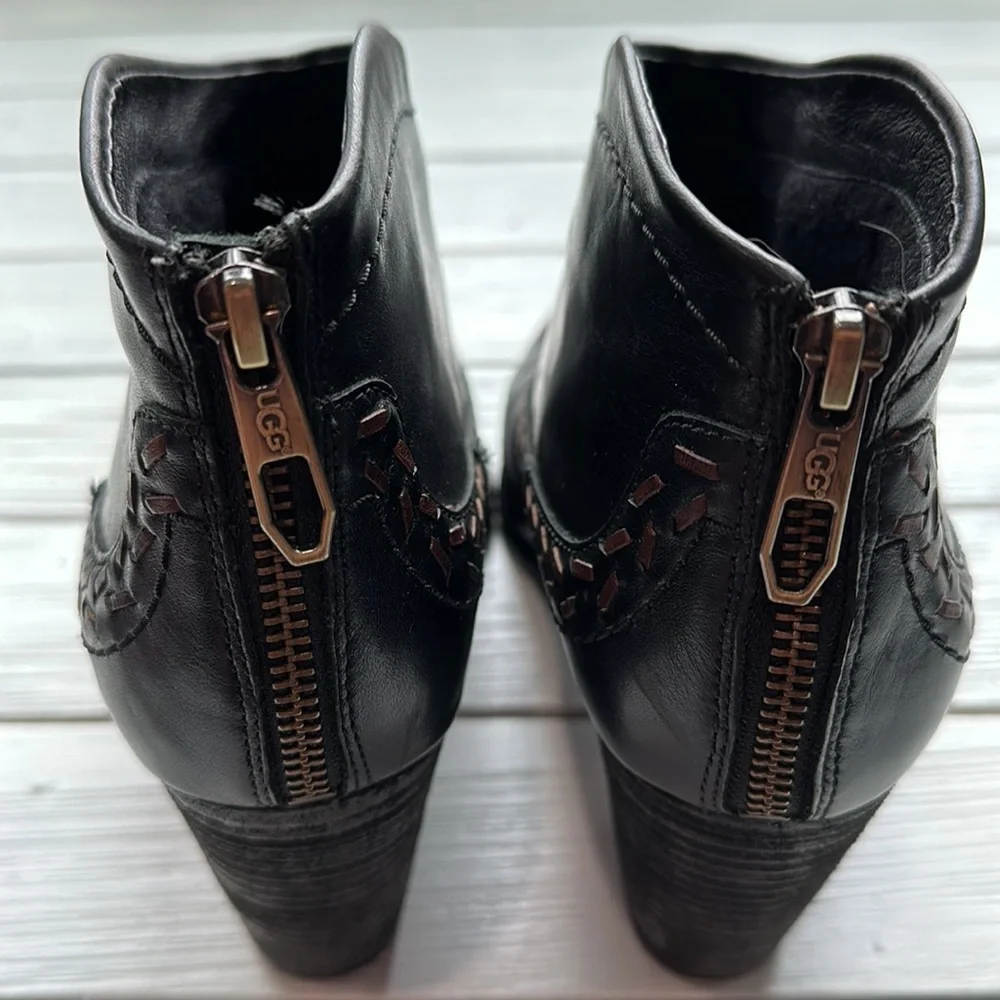 UGG Charlotte Ankle Boot Leather Black with Brown Stitching size 9